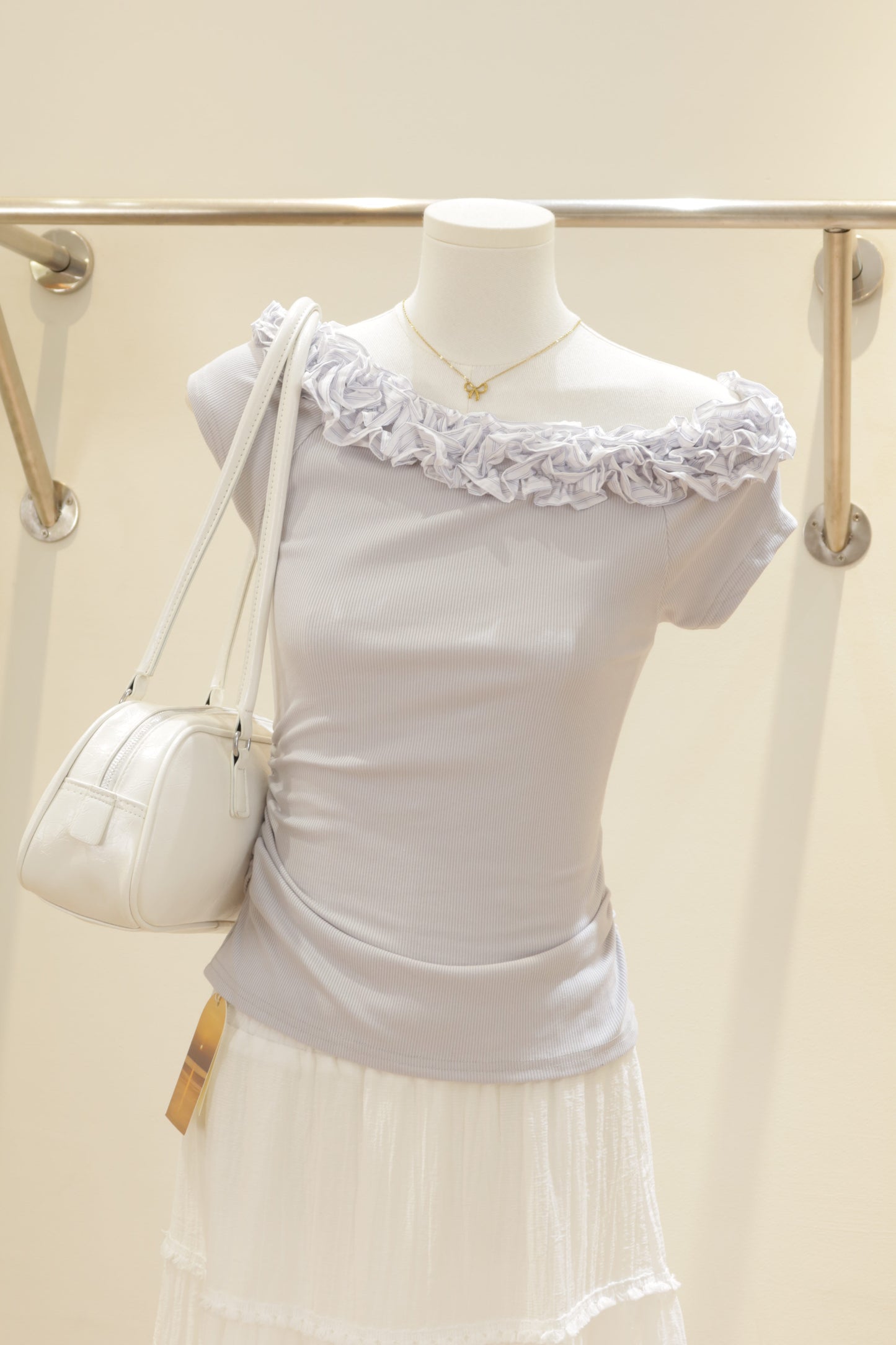 Blue flower round detail top