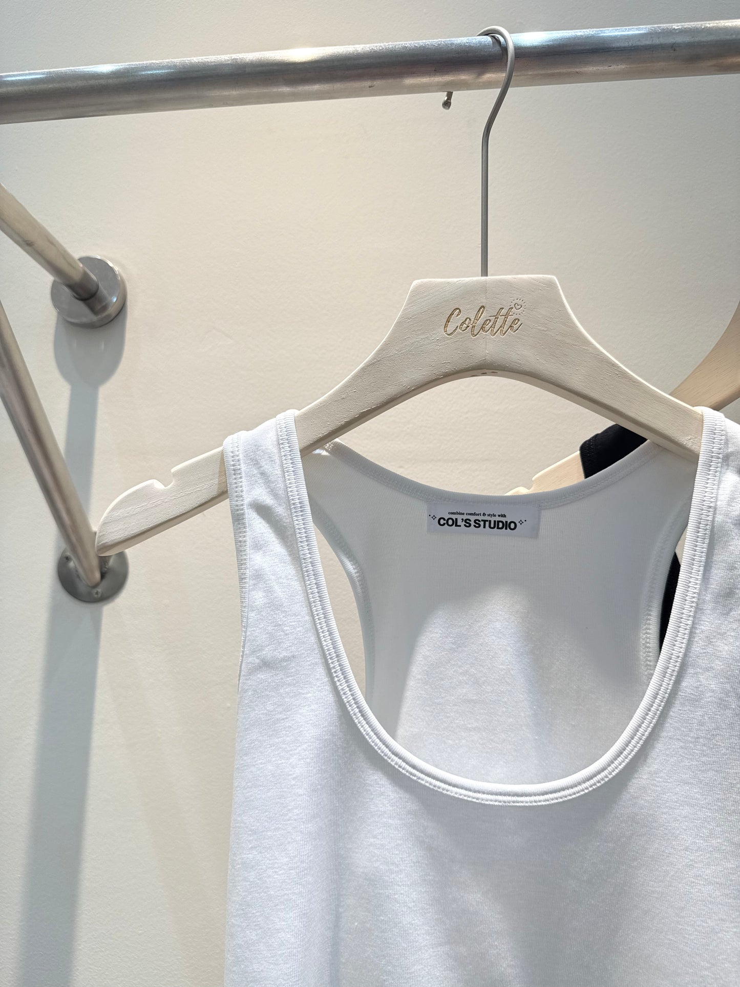U-neck tank top