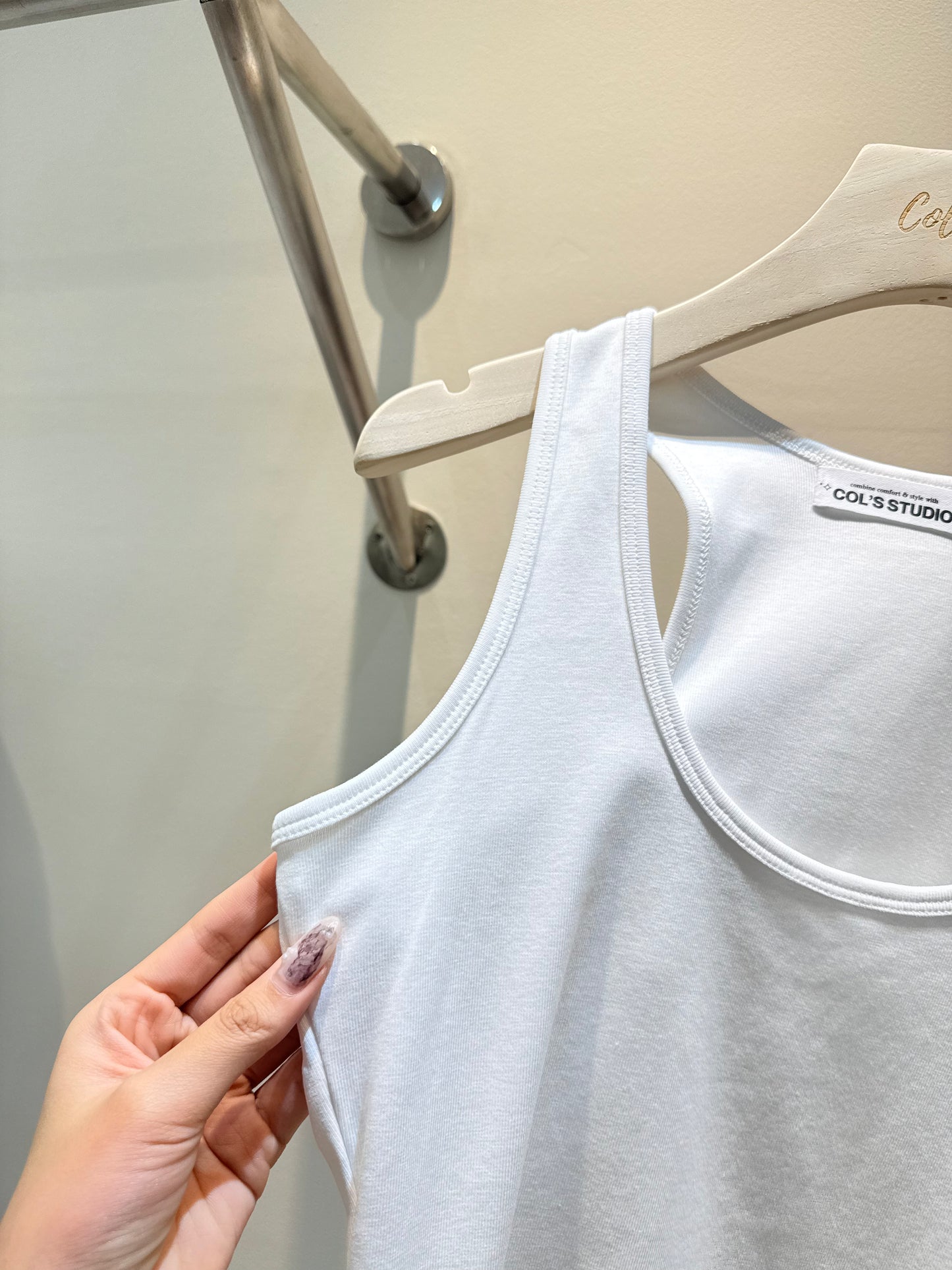 U-neck tank top