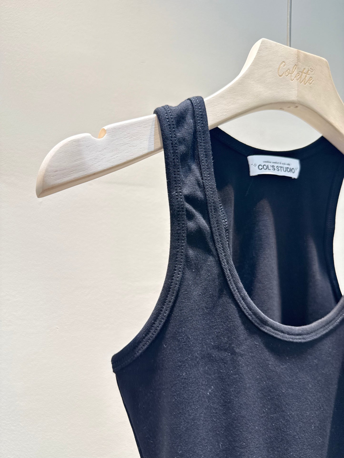 U-neck tank top