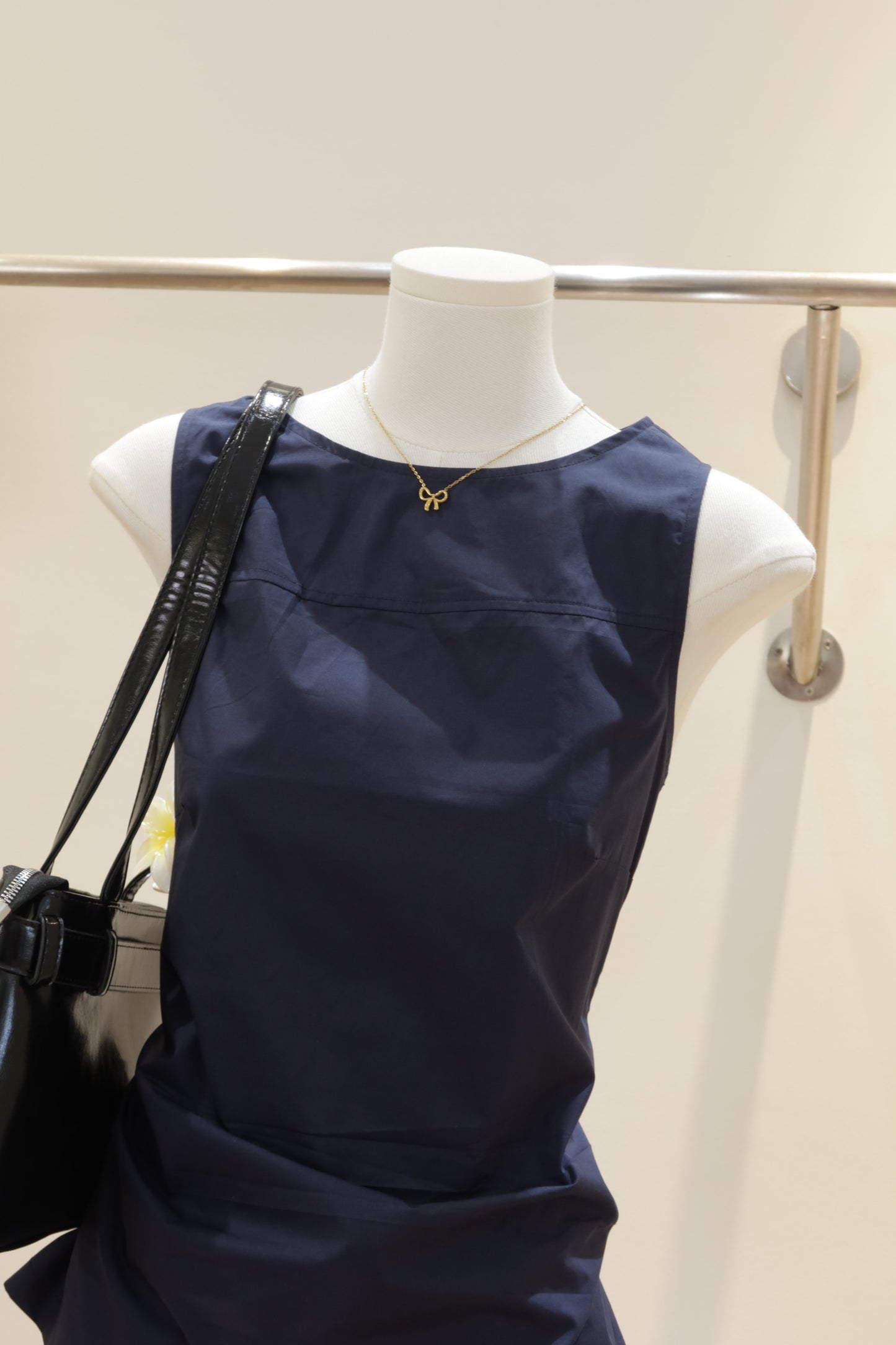 sleeveless boat neck top