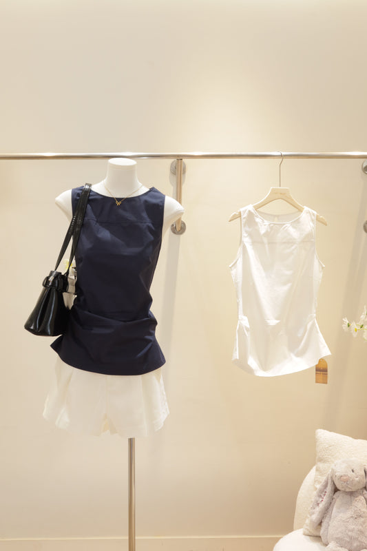 sleeveless boat neck top