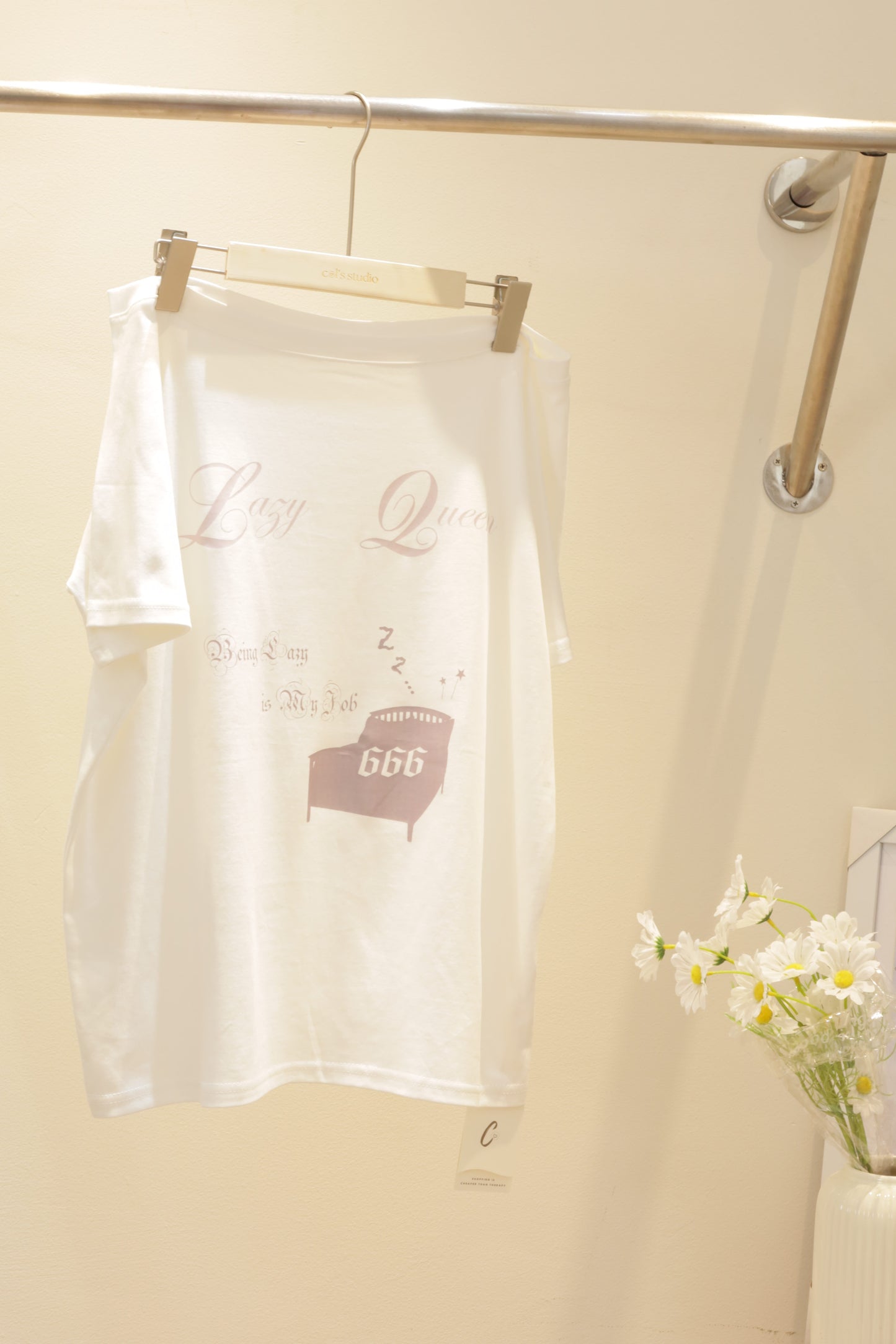 Lazy queen Half shoulder tee