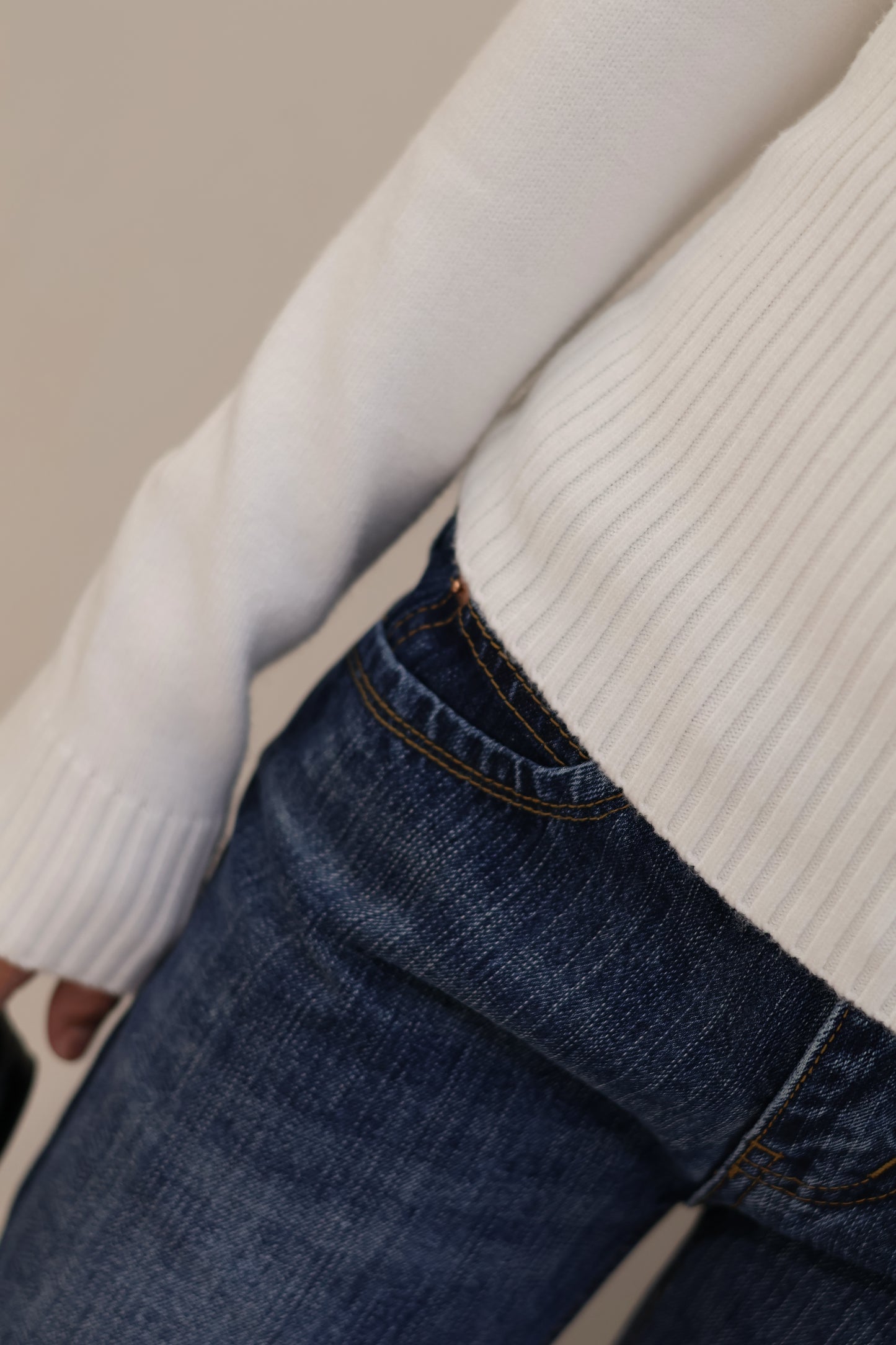 WAIST CINCH V CUT SWEATER