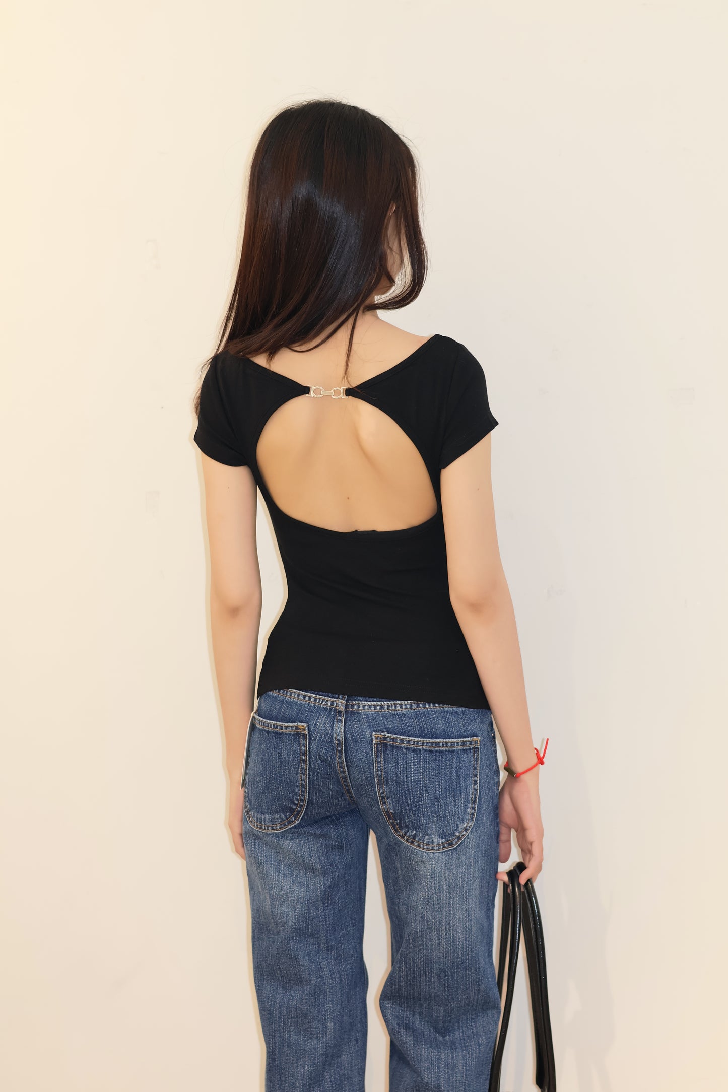 BOAT NECK BUCKLED BACK TOP