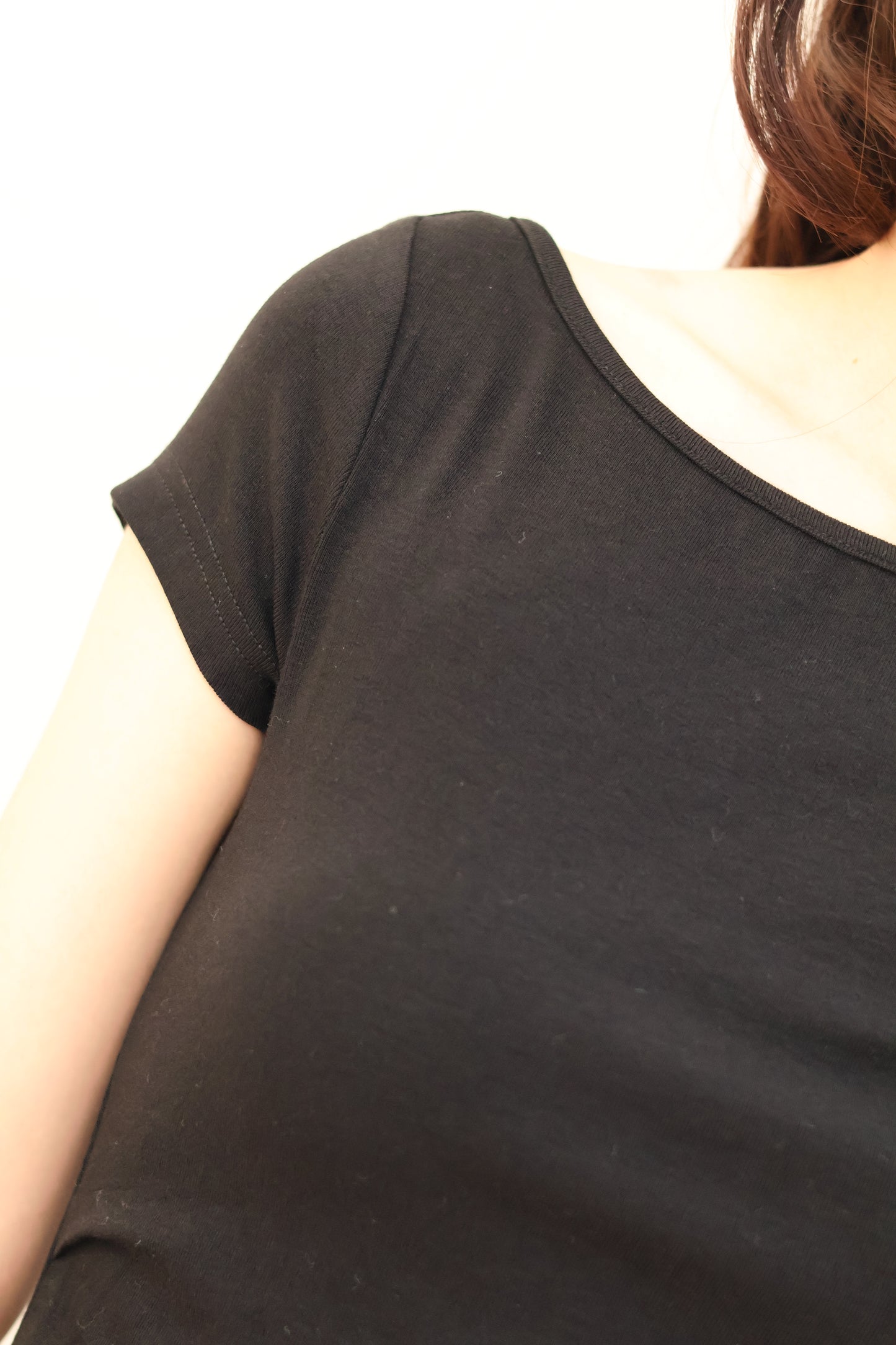 BOAT NECK BUCKLED BACK TOP