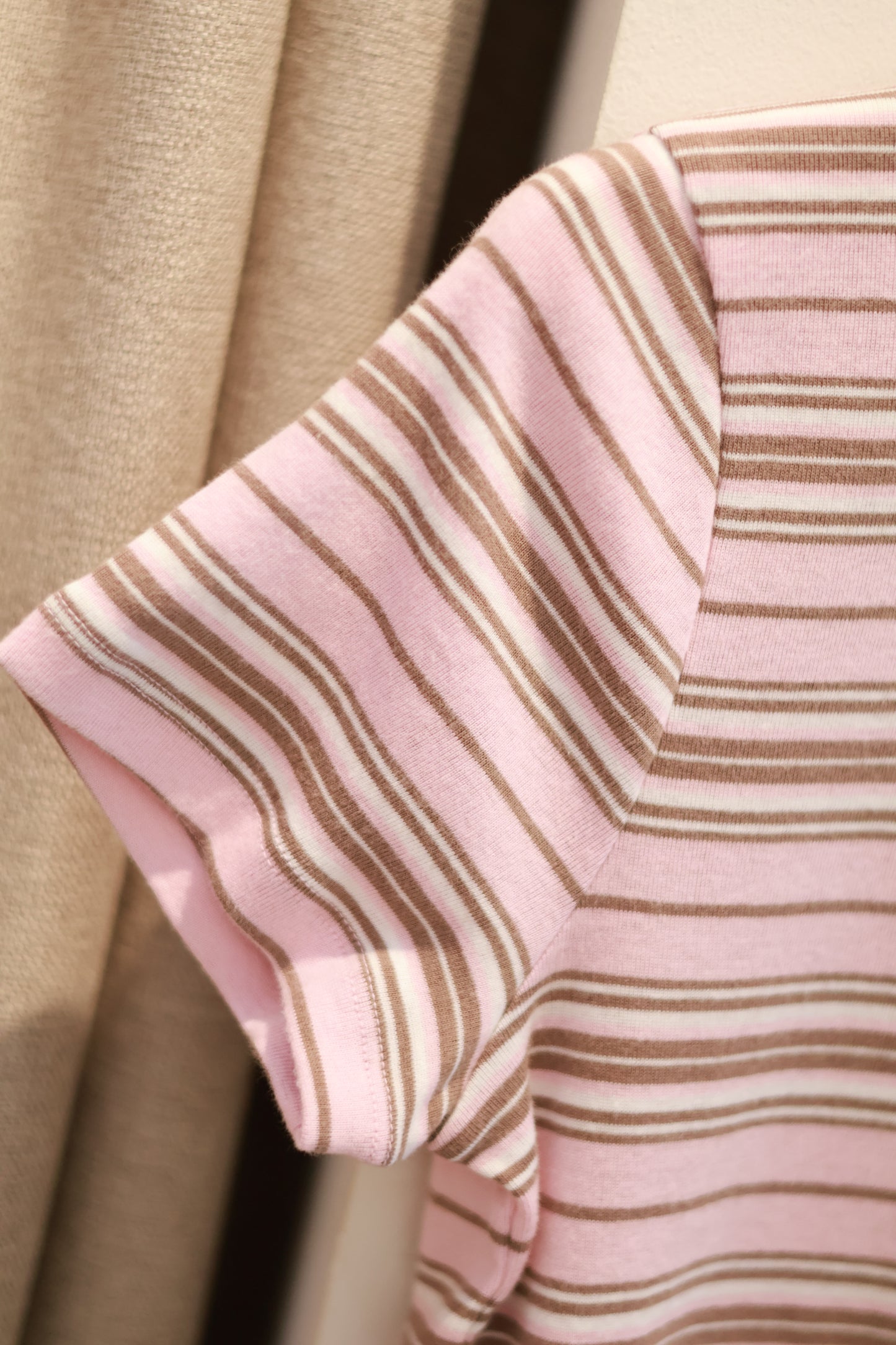 HOLLISTER Striped Academy Tee- pink