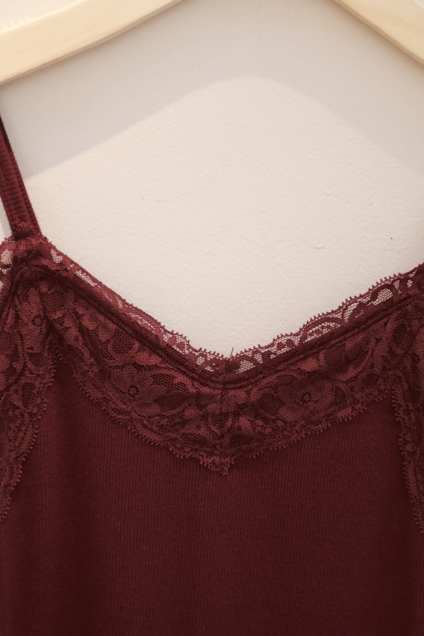 HOLLISTER Adjustable Strap Tank - Burgundy