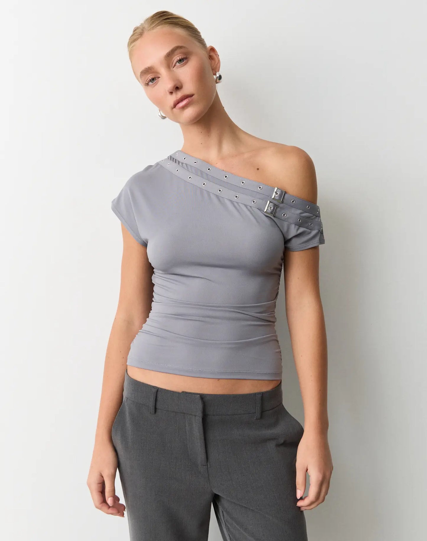 GLASSONS Off Shoulder Knit Top