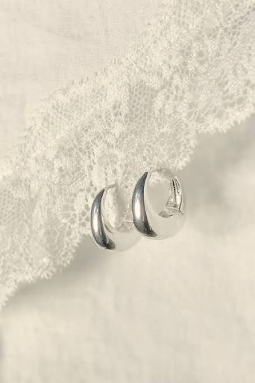 BRANDY CHUNKY HOOP EARRINGS- SILVER