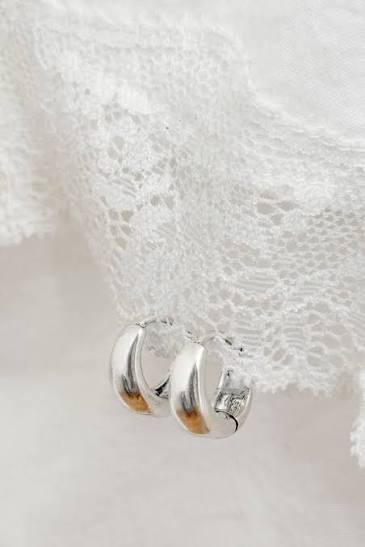 BRANDY CHUNKY HOOP EARRINGS- SILVER