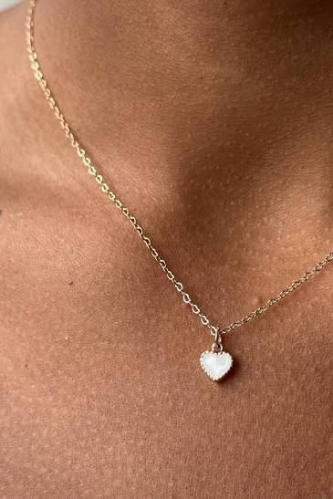 BRANDY WHITE HEART NECKLACE