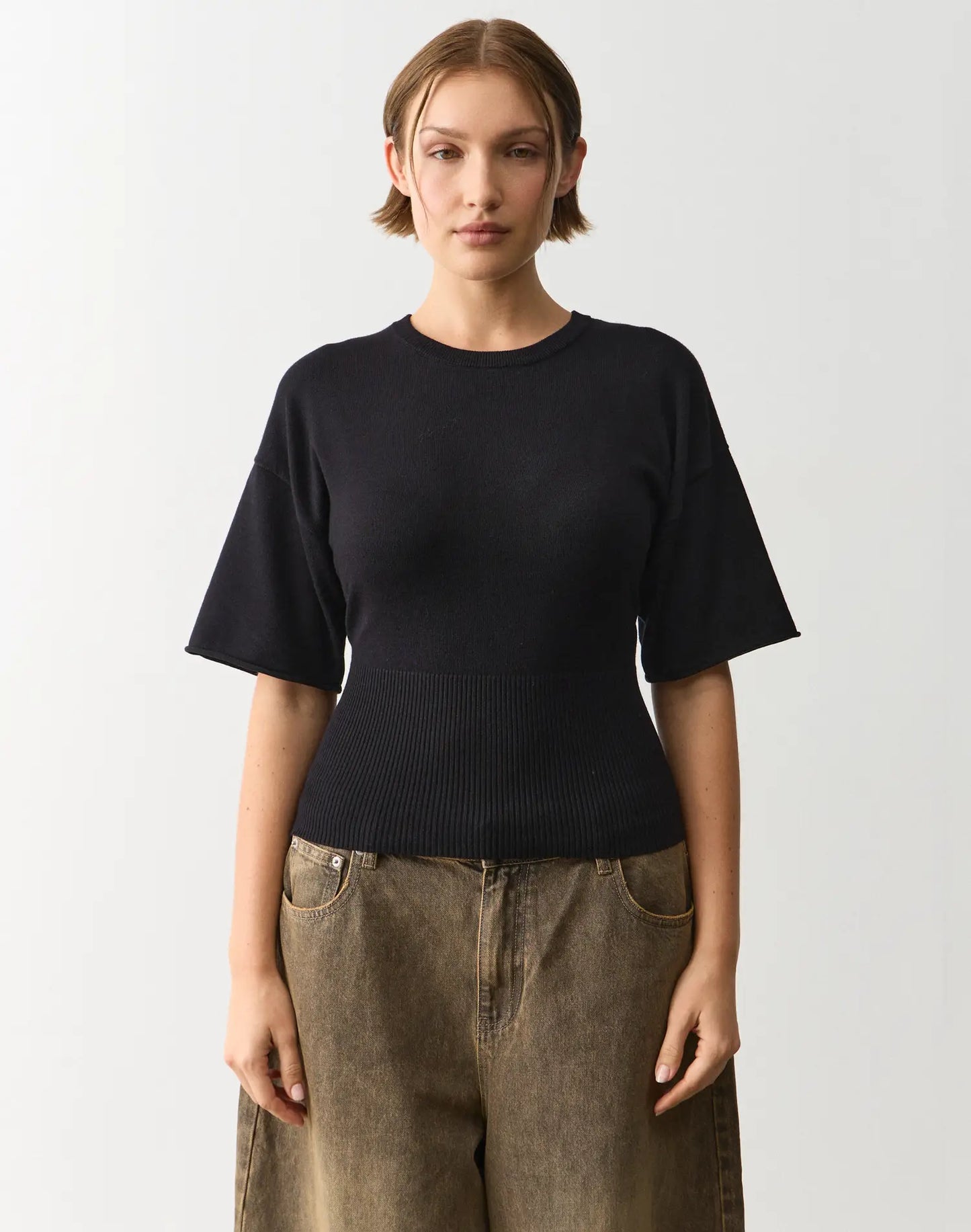 GLASSONS Short Sleeve Rib Waist Knit Top