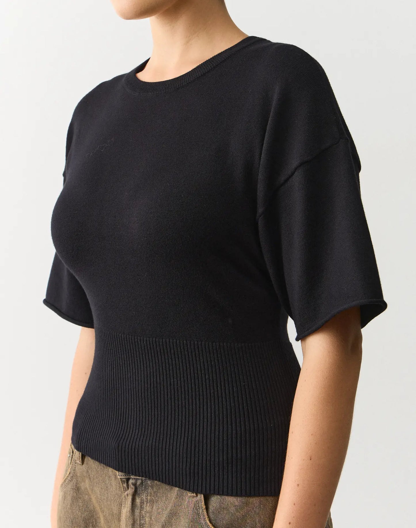 GLASSONS Short Sleeve Rib Waist Knit Top