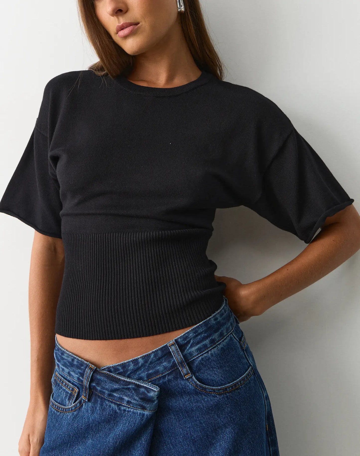 GLASSONS Short Sleeve Rib Waist Knit Top