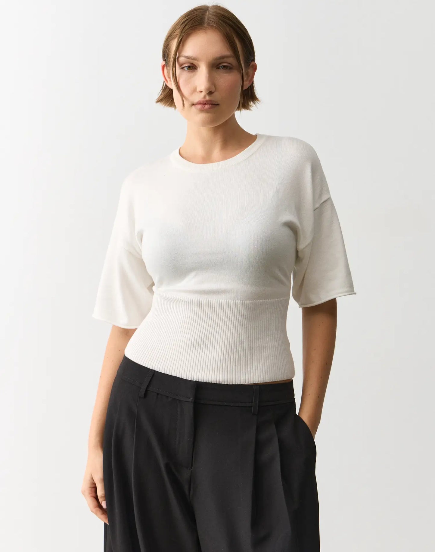 GLASSONS Short Sleeve Rib Waist Knit Top