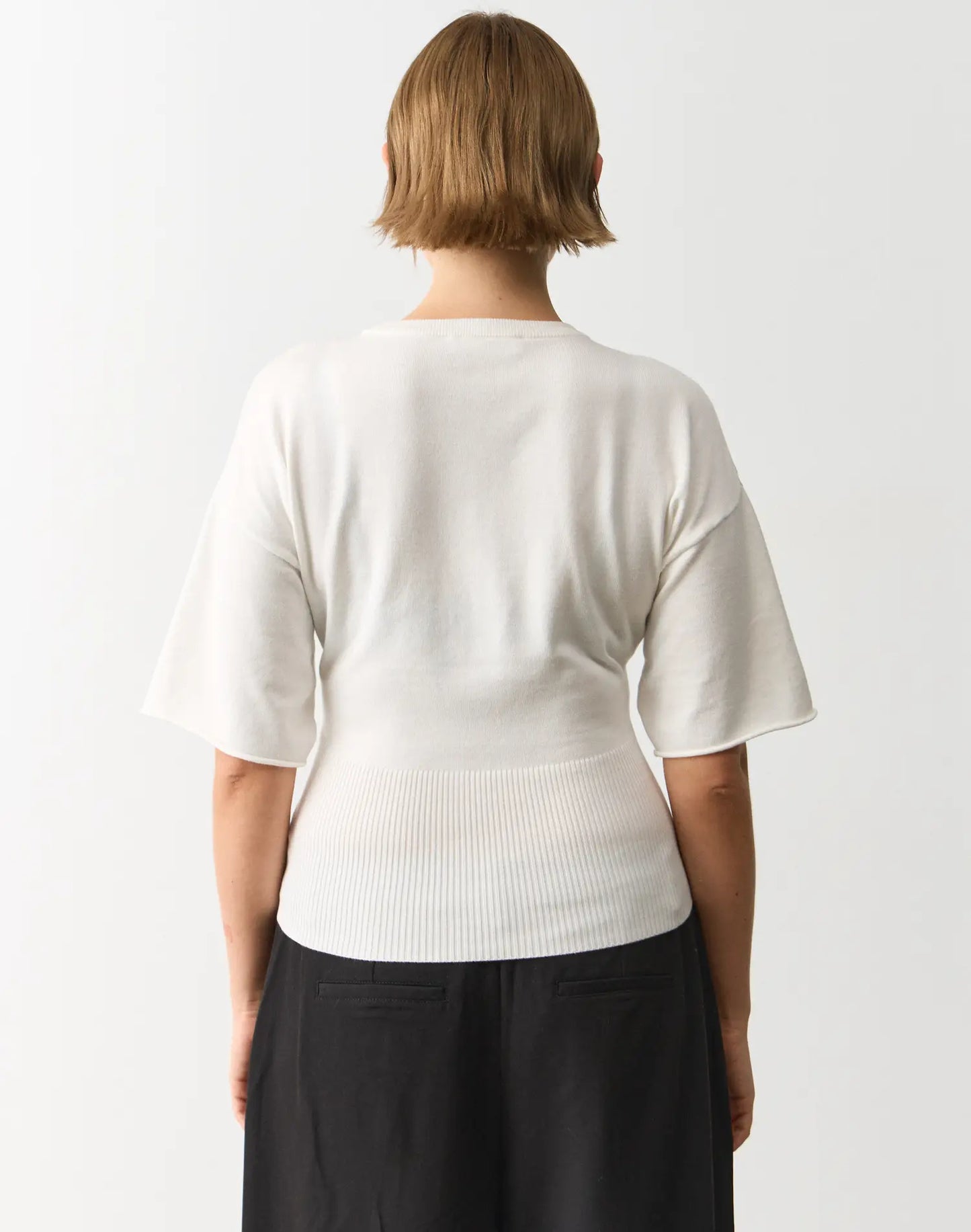 GLASSONS Short Sleeve Rib Waist Knit Top