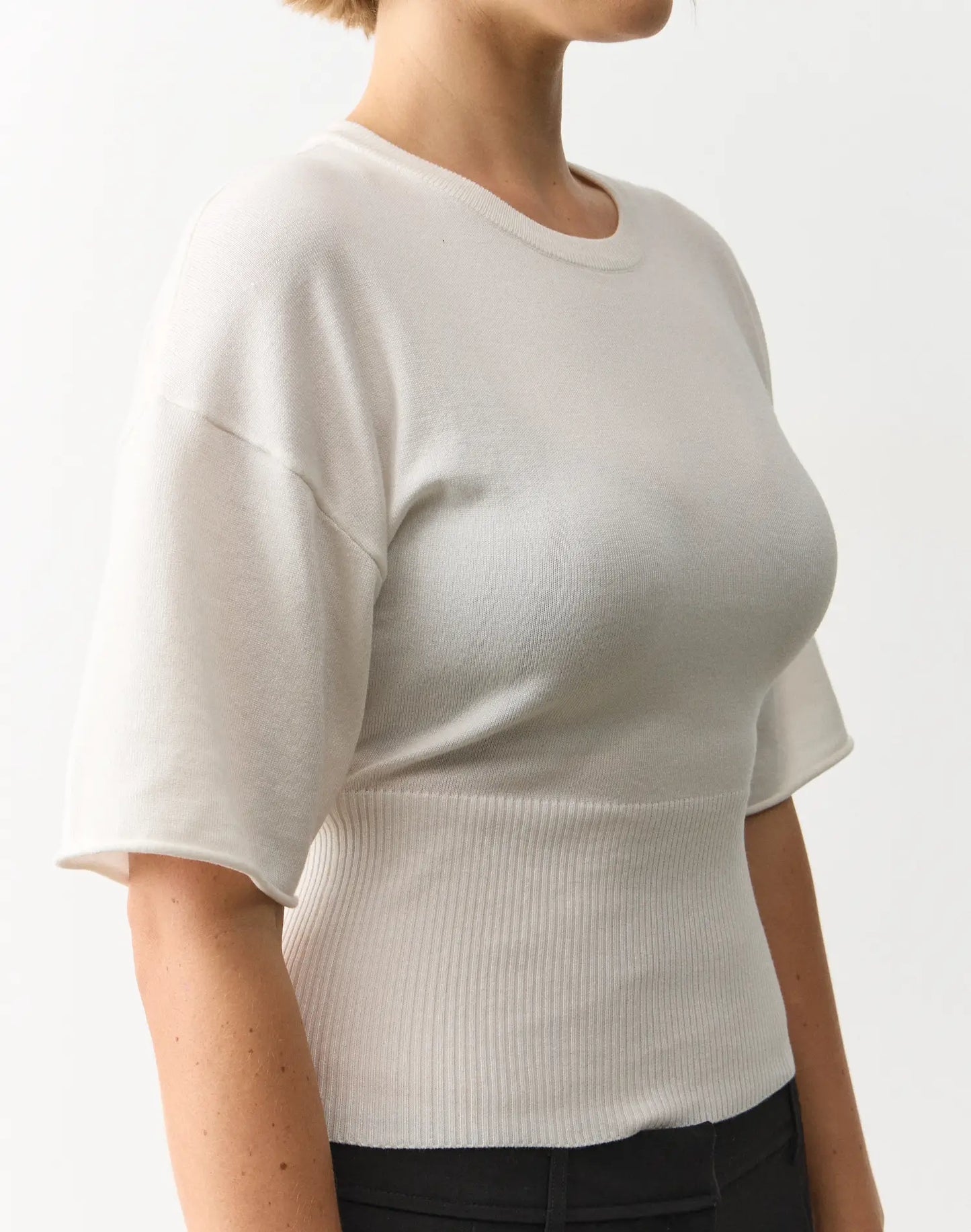 GLASSONS Short Sleeve Rib Waist Knit Top